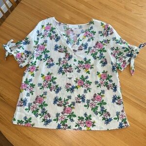 Charter Club Luxury Linen Floral Top Size Medium